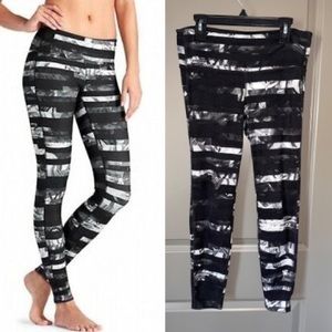 Athleta Floral Flow Striped Chaturanga Tight Leggings Black White